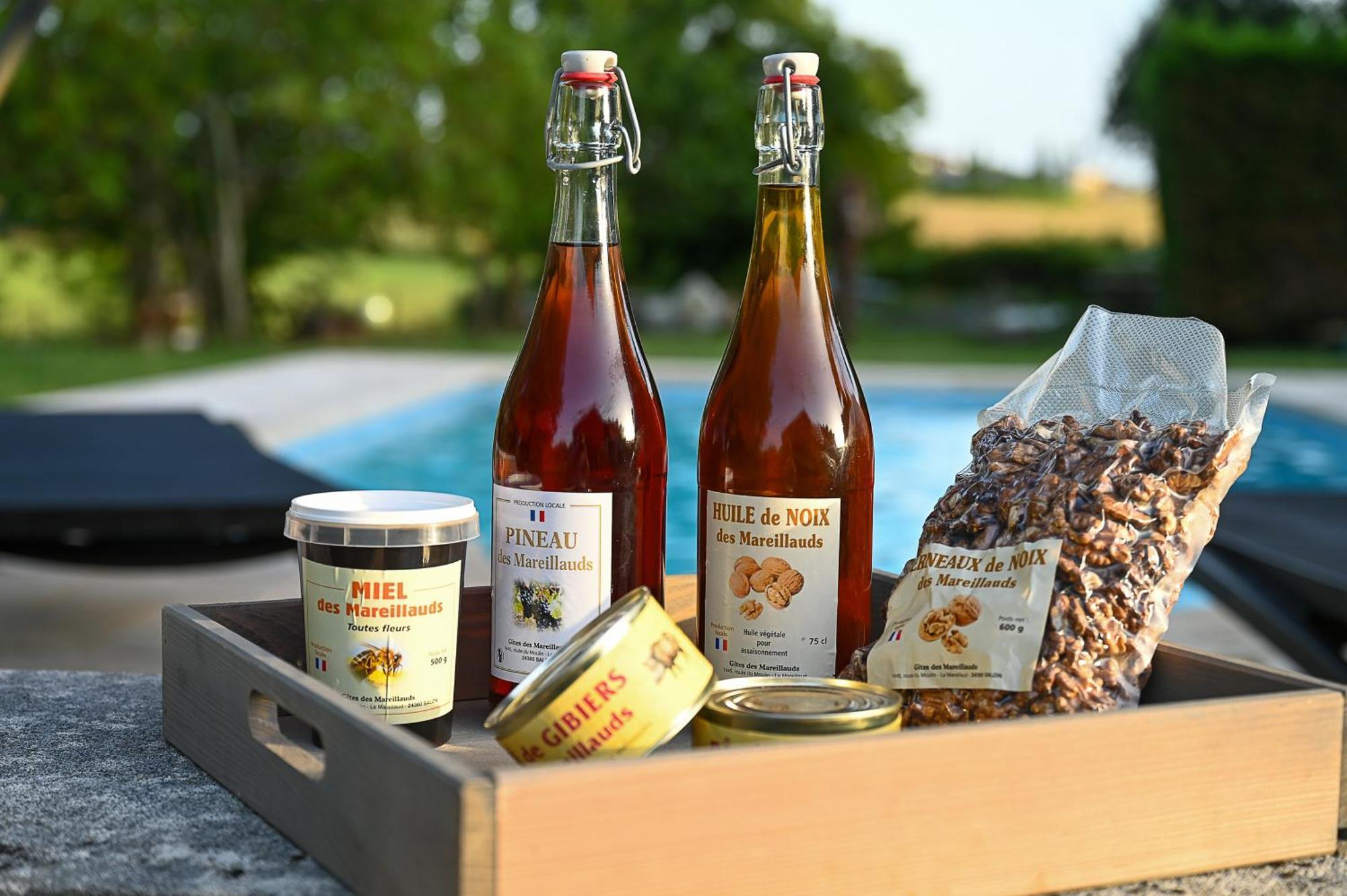 Gite Les Mareillauds - Piscine Salon 外观 照片