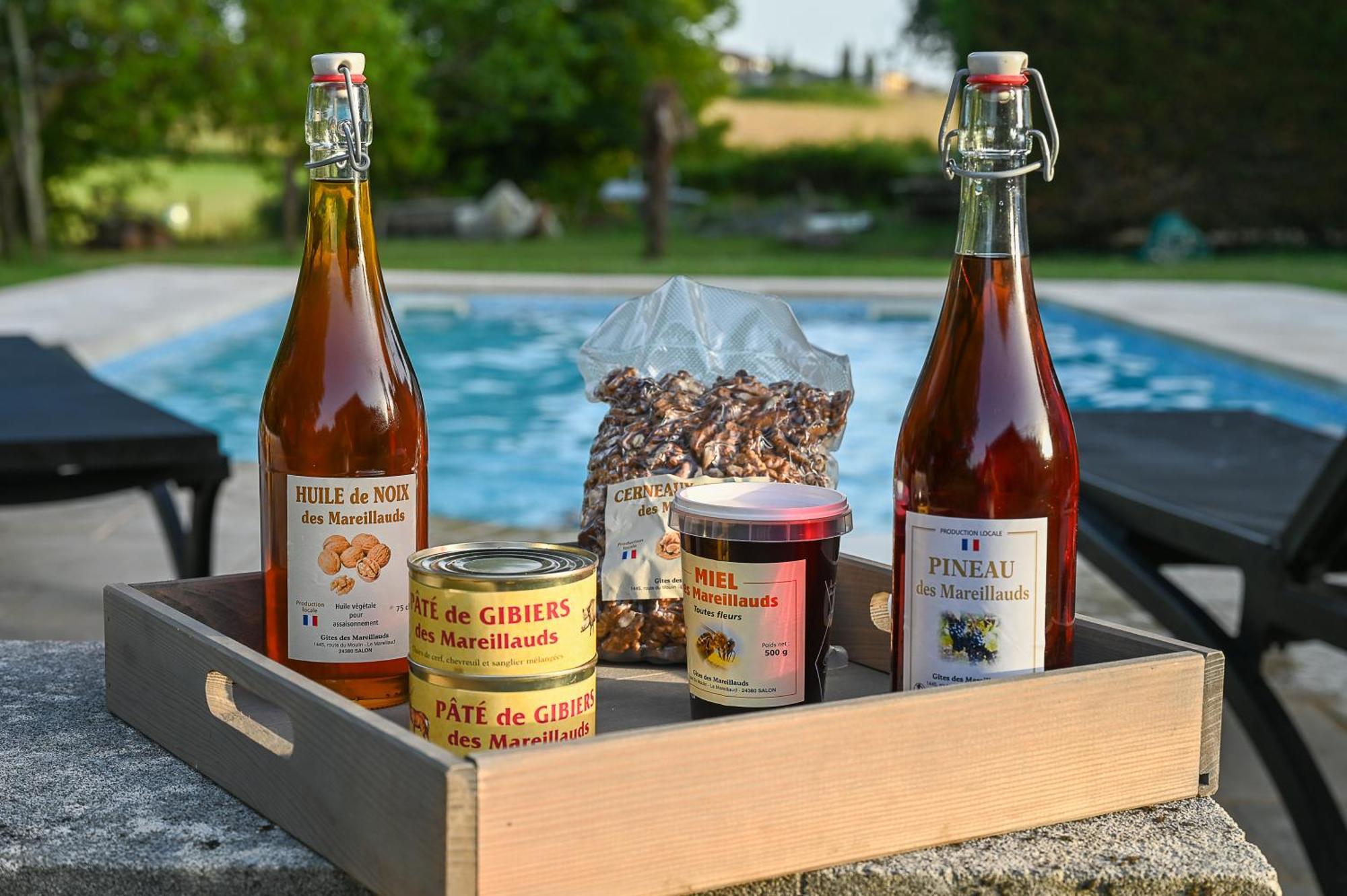 Gite Les Mareillauds - Piscine Salon 外观 照片